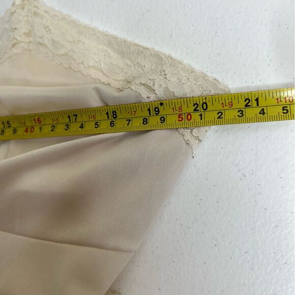 Vintage 70s 80s Vanity Fair Full Slip Lace Trim Cream Beige Women 40-42 Made USA - Picture 9 of 12